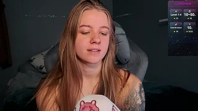 Snapshot of candy_maggie chatting on 10.16.25 candy maggie online show from 10.16.25