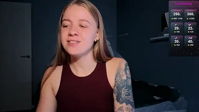 Snapshot of candy_maggie chatting on 10.20.25 candy maggie online show from 10.20.25