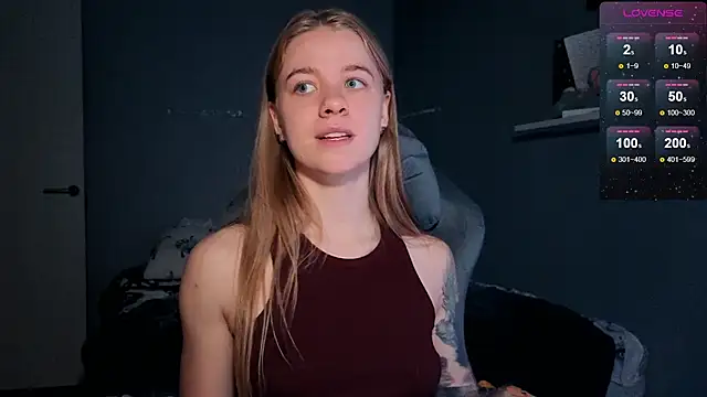 Snapshot of candy_maggie chatting on 11.10.25 candy maggie online show from 11.10.25