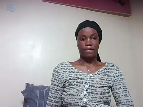 Snapshot of Creamy_candy17 chatting on 11.14.25 Creamy candy17 online show from 11.14.25