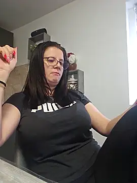 KristenVega online show from 11.21.25