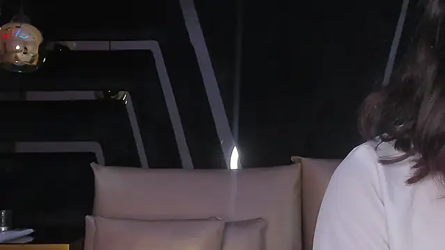 DaraBeckett online show from 10.04.25