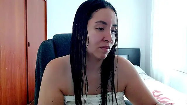 Snapshot of emely_sexx20 chatting on 09.29.25 emely sexx20 online show from 09.29.25