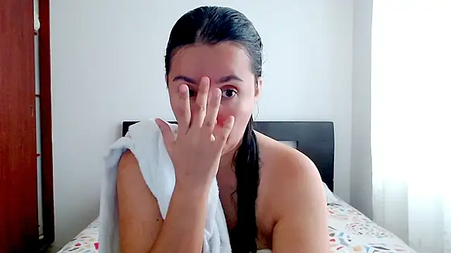 Snapshot of emely_sexx20 chatting on 10.07.25 emely sexx20 online show from 10.07.25