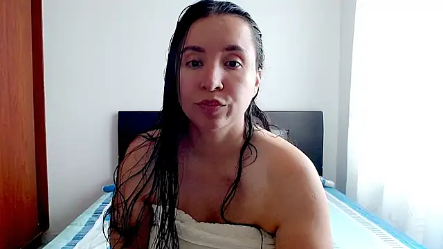 Snapshot of emely_sexx20 chatting on 10.14.25 emely sexx20 online show from 10.14.25