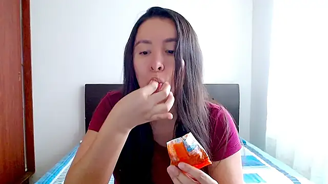 Snapshot of emely_sexx20 chatting on 10.21.25 emely sexx20 online show from 10.21.25