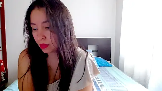 Snapshot of emely_sexx20 chatting on 10.31.25 emely sexx20 online show from 10.31.25