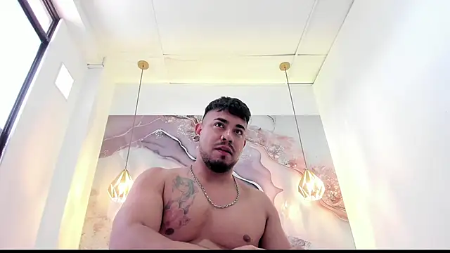 Snapshot of BrianMalonee chatting on 10.07.25 BrianMalonee online show from 10.07.25