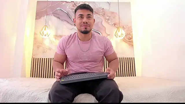 Snapshot of BrianMalonee chatting on 10.11.25 BrianMalonee online show from 10.11.25