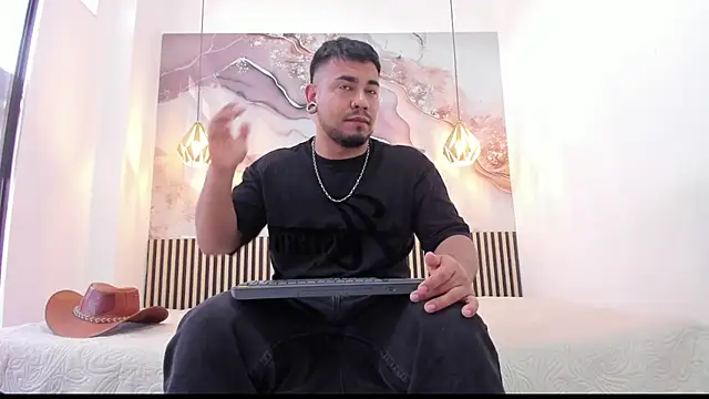 Snapshot of BrianMalonee chatting on 10.15.25 BrianMalonee online show from 10.15.25