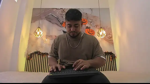 Snapshot of BrianMalonee chatting on 10.25.25 BrianMalonee online show from 10.25.25