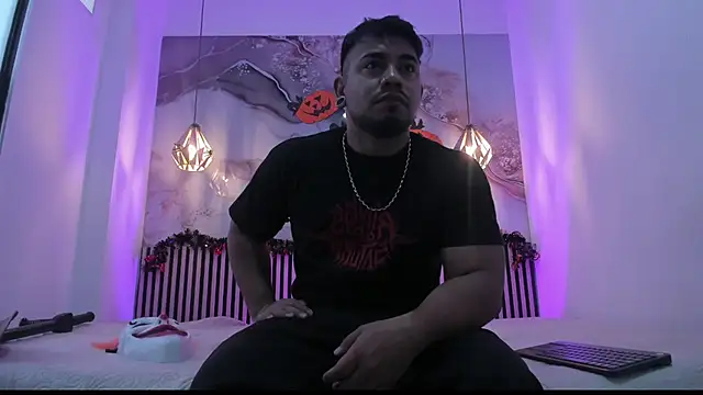 Snapshot of BrianMalonee chatting on 10.29.25 BrianMalonee online show from 10.29.25