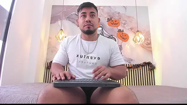 Snapshot of BrianMalonee chatting on 11.01.25 BrianMalonee online show from 11.01.25