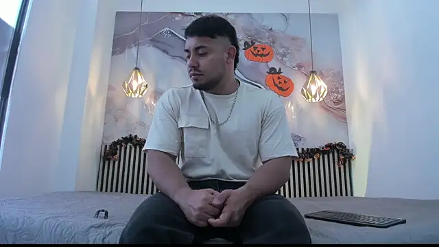 Snapshot of BrianMalonee chatting on 11.03.25 BrianMalonee online show from 11.03.25