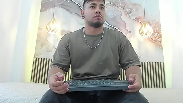 Snapshot of BrianMalonee chatting on 11.07.25 BrianMalonee online show from 11.07.25