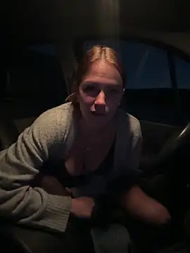 Snapshot of selenaluvv chatting on 12.23.24 selenaluvv online show from 12.23.24