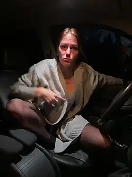 Snapshot of selenaluvv chatting on 12.26.24 selenaluvv online show from 12.26.24