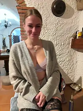 Snapshot of selenaluvv chatting on 12.29.24 selenaluvv online show from 12.29.24