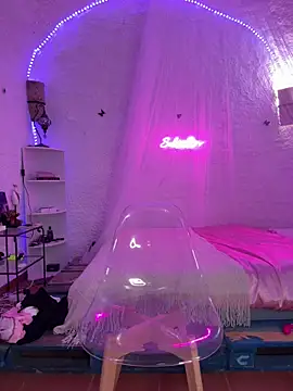 Snapshot of selenaluvv chatting on 03.05.25 selenaluvv online show from 03.05.25