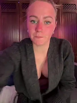 selenaluvv online show from 03.18.26