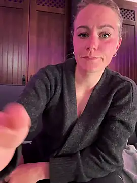 selenaluvv online show from 04.04.26