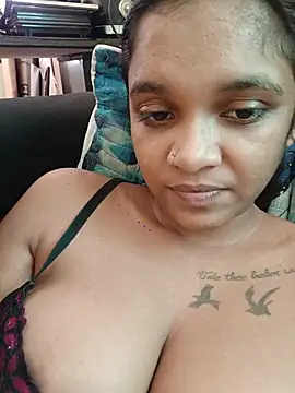 Snapshot of Indianqueen03 chatting on 06.28.26 Indianqueen03 online show from 06.28.26