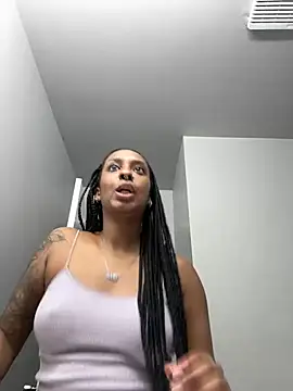 Your Paris online show from 02.15.25