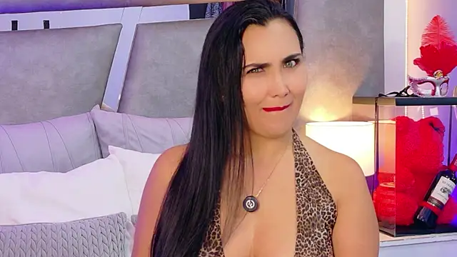 Snapshot of Evangeline_Taylorr chatting on 11.05.25 Evangeline Taylorr online show from 11.05.25