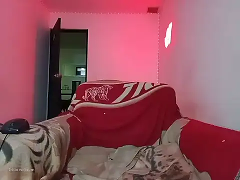 Snapshot of lucydreamm chatting on 10.19.25 lucydreamm online show from 10.19.25