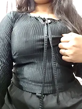 Snapshot of MohiniHott chatting on 10.08.25 MohiniHott online show from 10.08.25