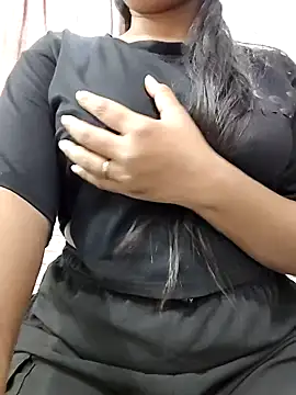 Snapshot of MohiniHott chatting on 10.30.25 MohiniHott online show from 10.30.25