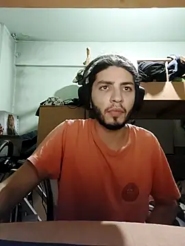 Snapshot of kleineid77 chatting on 10.29.25 kleineid77 online show from 10.29.25