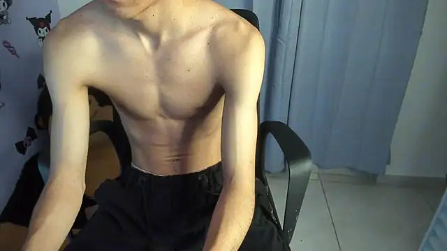 Snapshot of isaaclatino chatting on 11.02.25 isaaclatino online show from 11.02.25