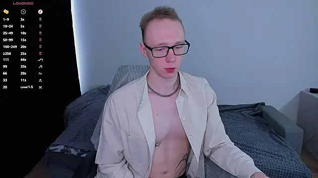 Snapshot of Alex_silents chatting on 05.06.26 Alex silents online show from 05.06.26
