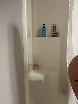 Snapshot of SashaBaby69 chatting on 01.25.25 SashaBaby69 online show from 01.25.25