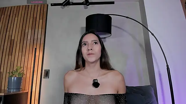 Snapshot of honeyhot69__ chatting on 09.18.25 honeyhot69 online show from 09.18.25