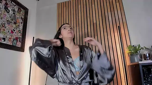 Snapshot of honeyhot69__ chatting on 10.06.25 honeyhot69 online show from 10.06.25