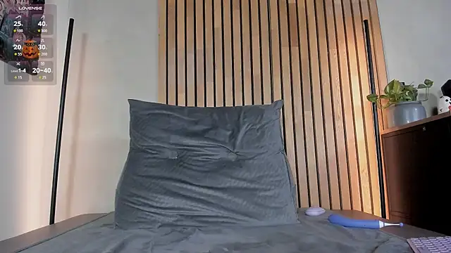 Snapshot of honeyhot69__ chatting on 10.10.25 honeyhot69 online show from 10.10.25