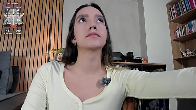 Snapshot of honeyhot69__ chatting on 10.14.25 honeyhot69 online show from 10.14.25