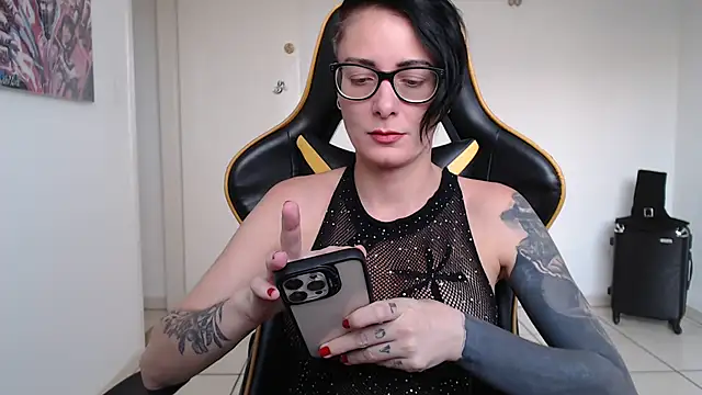 CrisBathoryxxx online show from 12.11.24