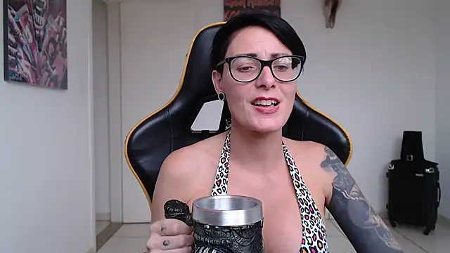 CrisBathoryxxx online show from 12.21.24