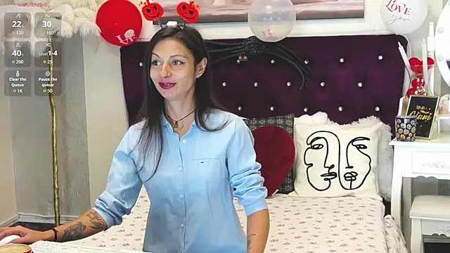 Snapshot of LexyLee17 chatting on 10.30.25 LexyLee17 online show from 10.30.25