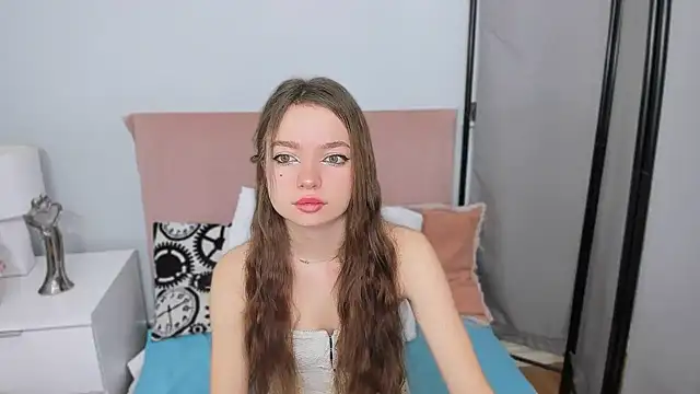 Snapshot of GraceLips chatting on 12.03.24 GraceLips online show from 12.03.24