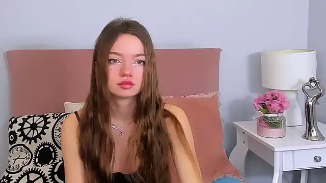 Snapshot of GraceLips chatting on 02.20.25 GraceLips online show from 02.20.25