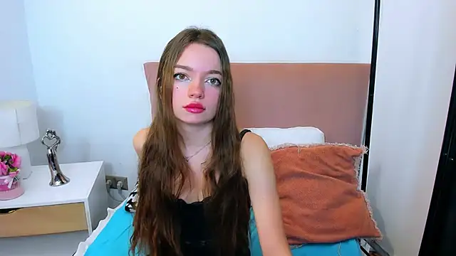 Snapshot of GraceLips chatting on 02.22.25 GraceLips online show from 02.22.25