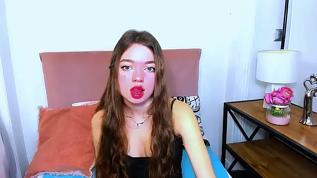 Snapshot of GraceLips chatting on 02.28.25 GraceLips online show from 02.28.25