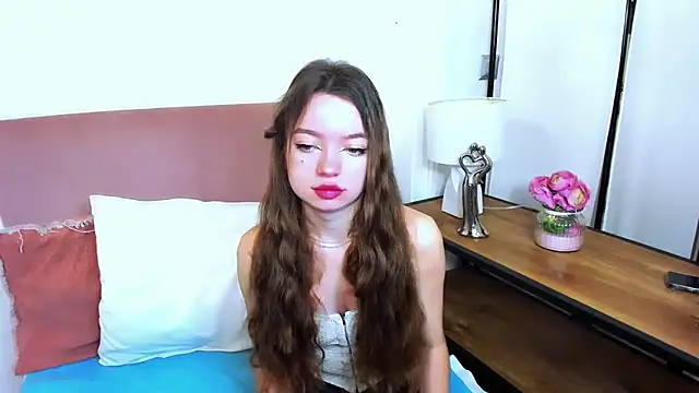 Snapshot of GraceLips chatting on 03.03.25 GraceLips online show from 03.03.25