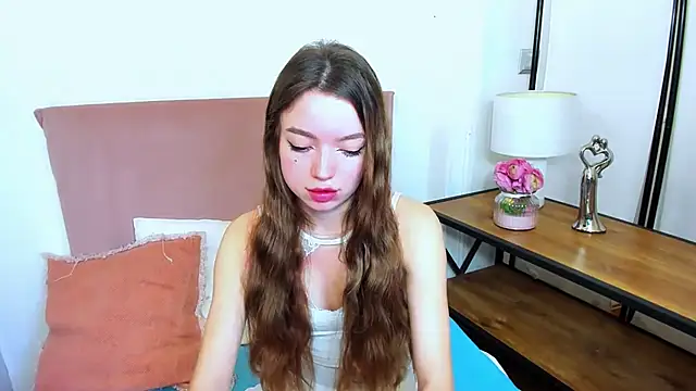 Snapshot of GraceLips chatting on 03.04.25 GraceLips online show from 03.04.25