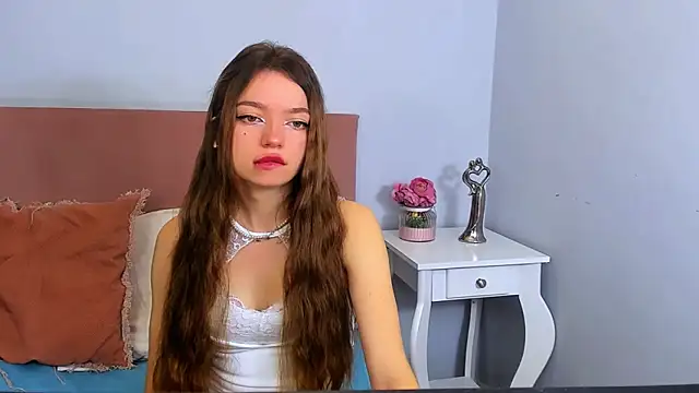 Snapshot of GraceLips chatting on 03.10.25 GraceLips online show from 03.10.25