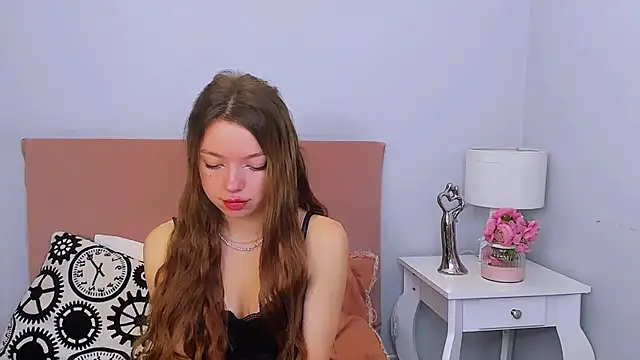 Snapshot of GraceLips chatting on 03.12.25 GraceLips online show from 03.12.25